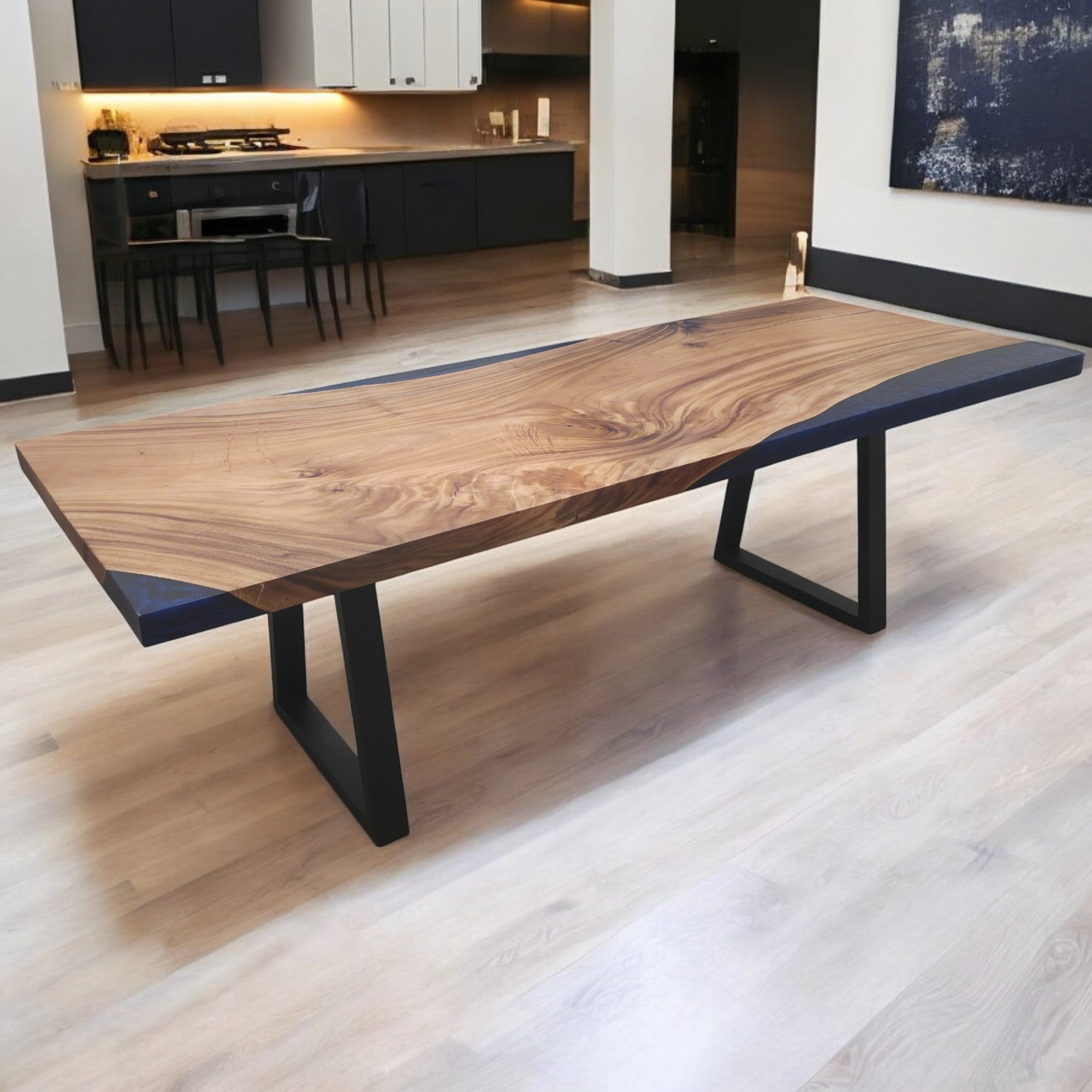 239 cm x 91 cm Esstisch aus Ostindischem Walnussholz mit Baumkante