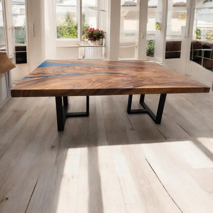 210 cm x 145 cm Blauer Esstisch aus indischem Walnussholz mit Harz und Baumkante
