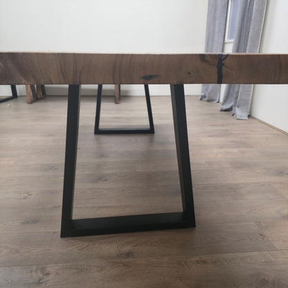 239 cm x 91 cm Esstisch aus Ostindischem Walnussholz mit Baumkante